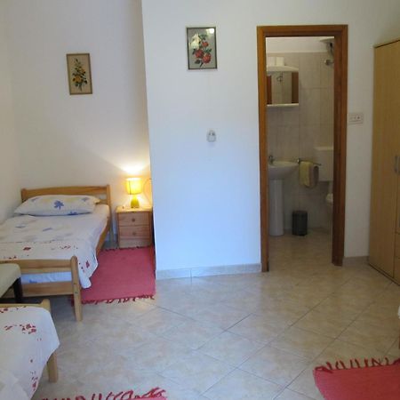 Apartments Vesna With Pool - New! Sveti Lovreč Pazenatički Δωμάτιο φωτογραφία