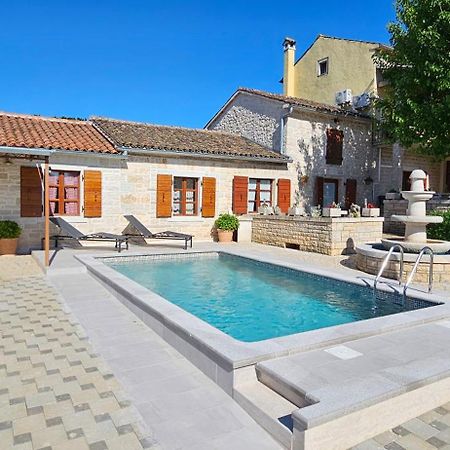Apartments Vesna With Pool - New! Sveti Lovreč Pazenatički Εξωτερικό φωτογραφία